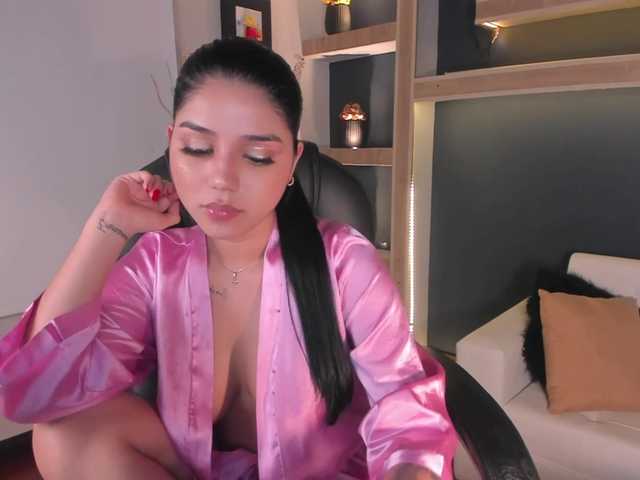 Fotos VictoriaLeia beautiful latina with hot pussy for you to make her reach orgasm IG: Victoria_moodel♥ Striptease♥ @remain tks left